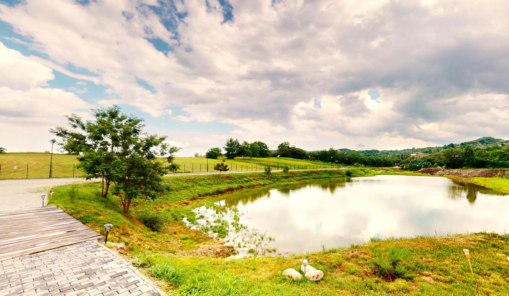 فندق Mountain Lake Jbs Focşani المظهر الخارجي الصورة