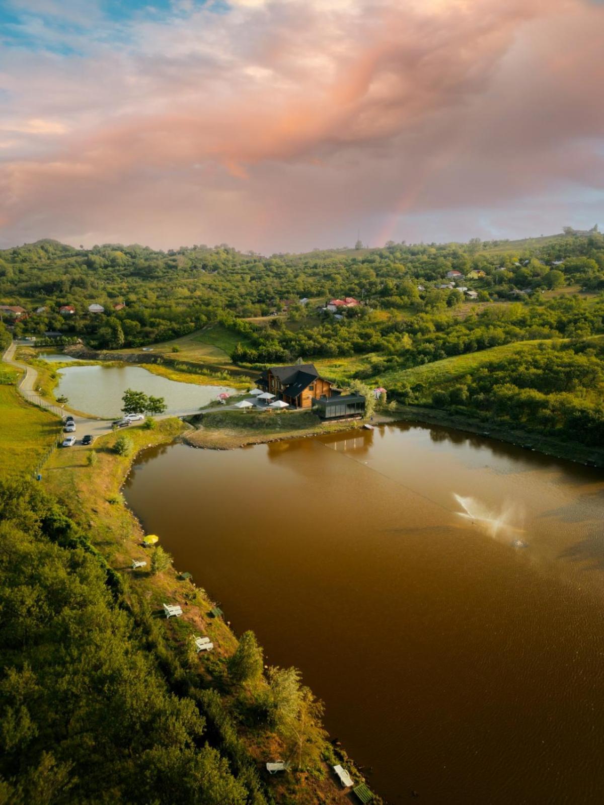 فندق Mountain Lake Jbs Focşani المظهر الخارجي الصورة